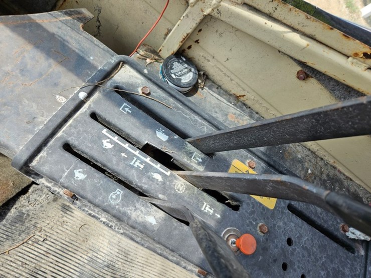 hesston-6450-image-37