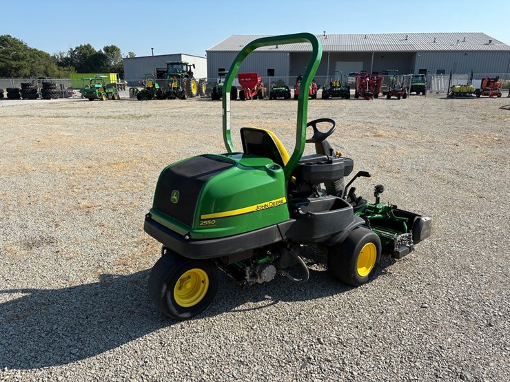 #1021-•-john-deere-2550e-*diesel*-riding-greensmower-image-4