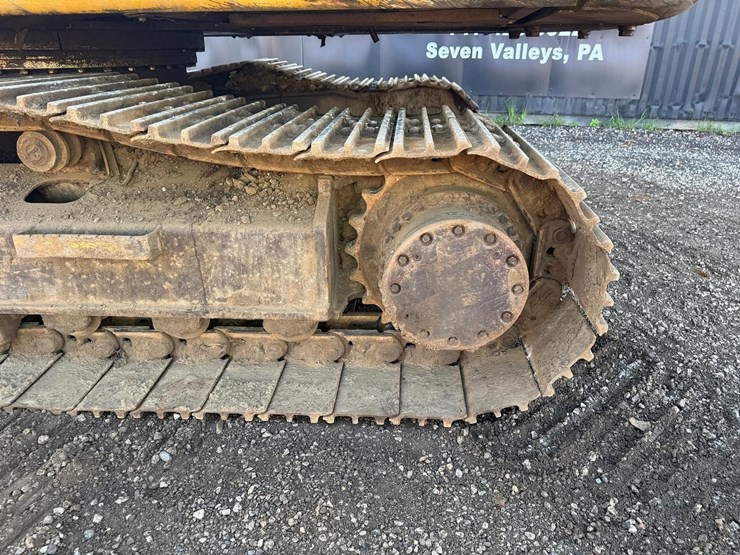 deere-200c-lc-image-19