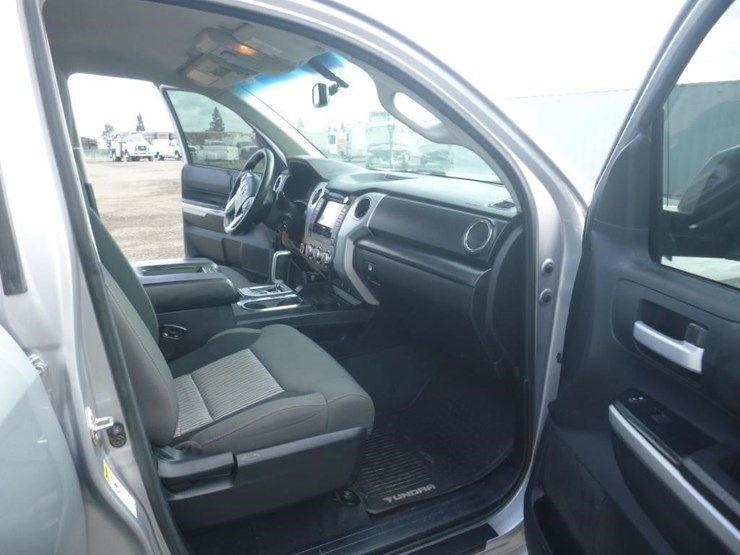 2015-toyota-tundra-image-6