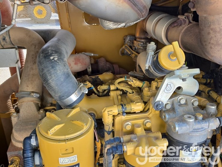 2020-caterpillar-d6k2-lgp-image-27