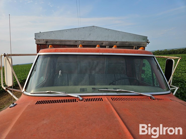1975-ford-f700-image-11