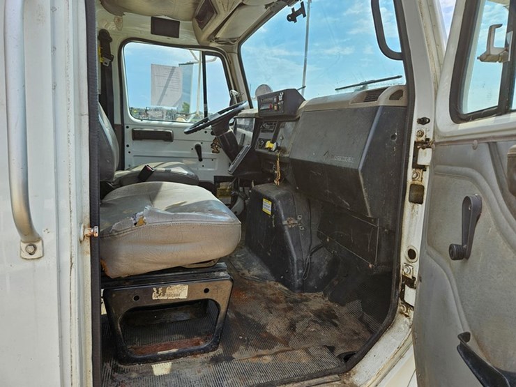 2001-international-4900-image-39