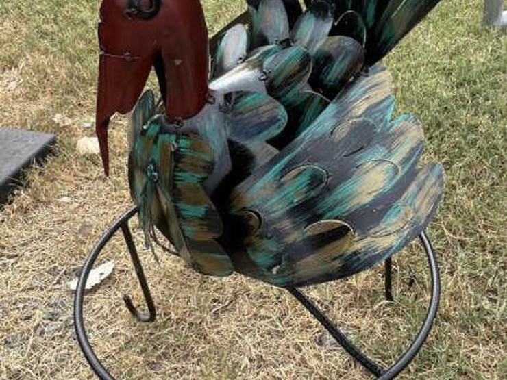 #147-•-metal-art---peacock-on-stand-image-2