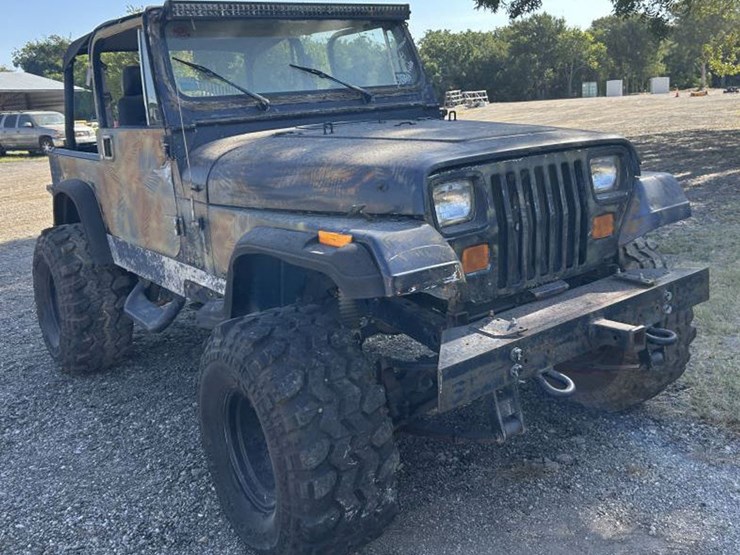 #13-•-1987-amc-jeep-2-door-image-3