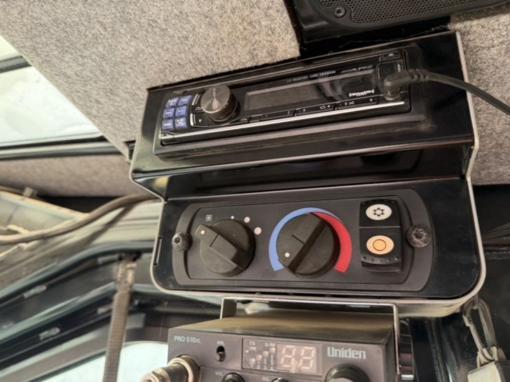 2013-caterpillar-568-image-36