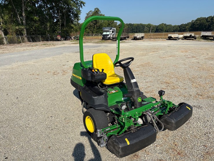 #1021-•-john-deere-2550e-*diesel*-riding-greensmower-image-6