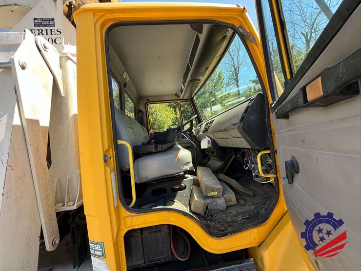 1999-freightliner-fl70-image-65