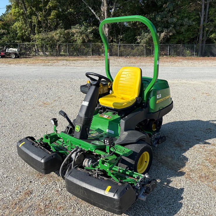 #1021 • John Deere 2550E *DIESEL* Riding Greensmower