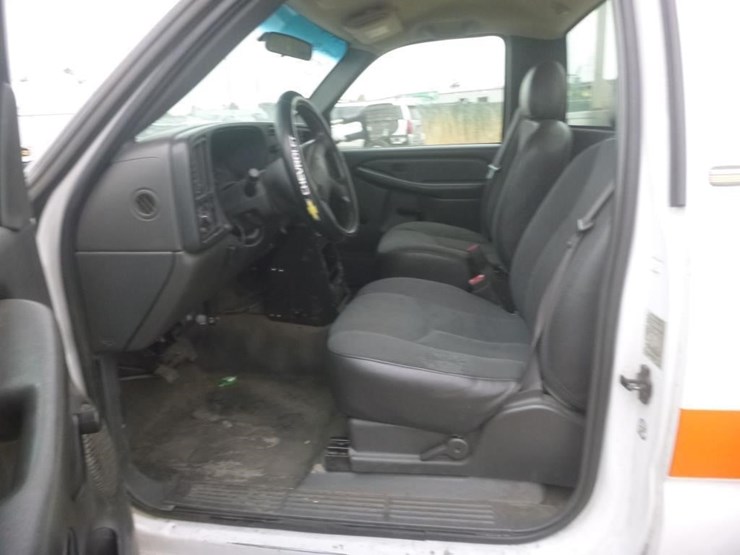 2003-chevrolet-3500-image-9
