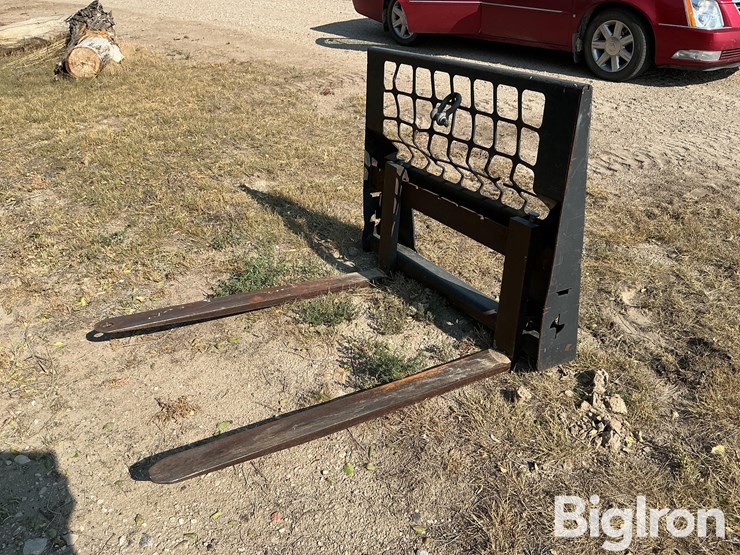 bobcat-pallet-forks-image-1