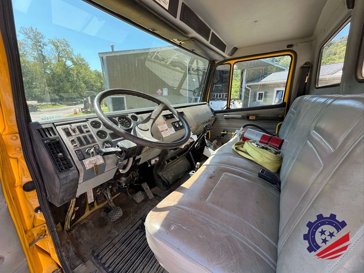 1999-freightliner-fl70-image-74
