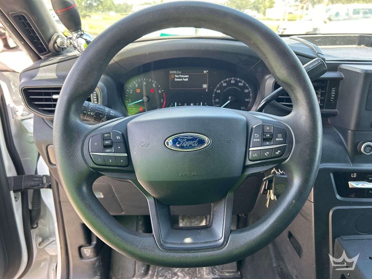 2020-ford-explorer-image-14