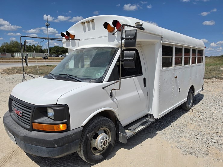 #26511-•-2005-gmc-savana-van-image-1