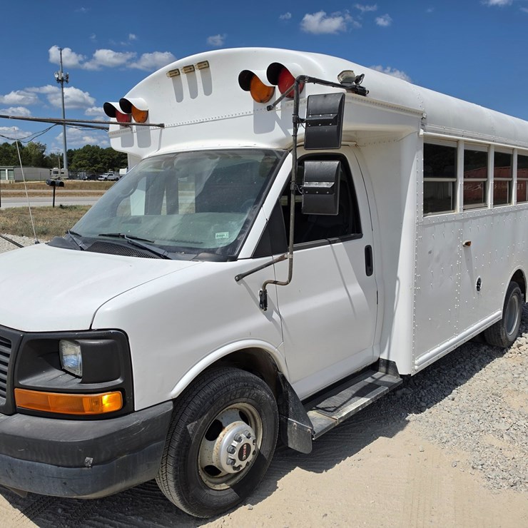 #26511 • 2005 GMC Savana Van