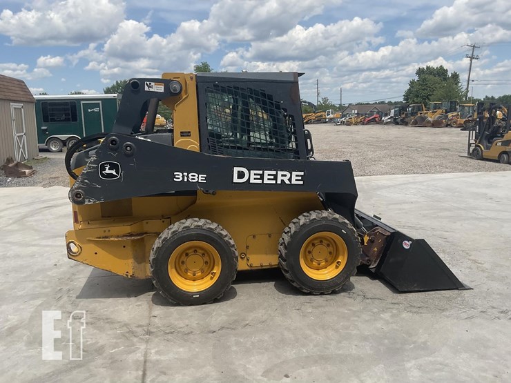 2016-deere-318e-image-5