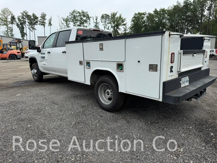 2022-chevrolet-3500-image-4