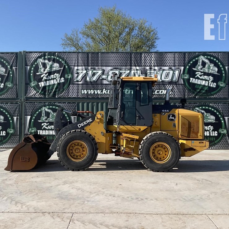 2021 DEERE 444 P-TIER