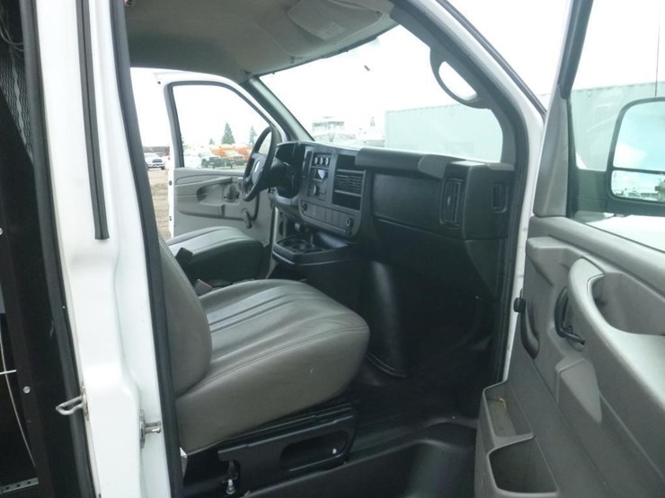 2010-chevrolet-express-2500-image-6