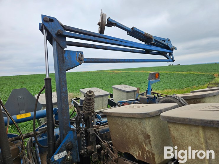 1993-kinze-2200-image-19