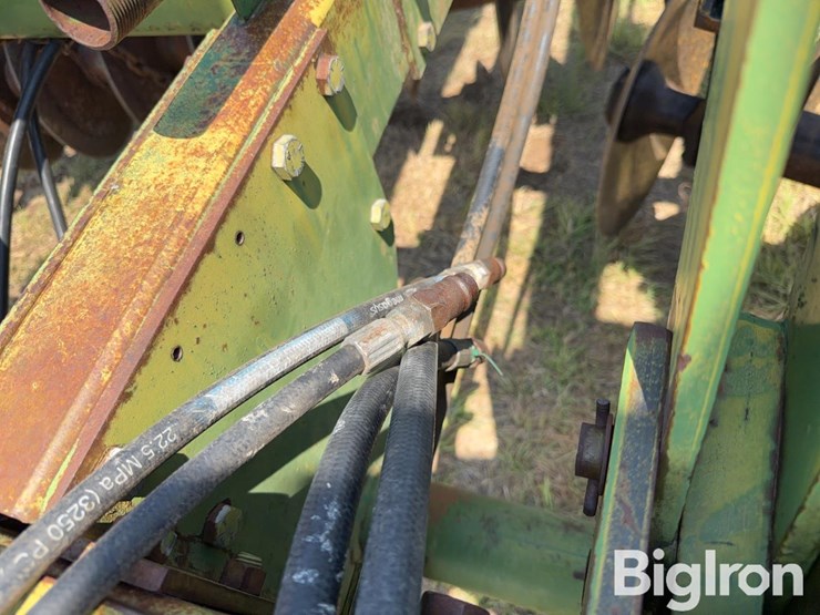 john-deere-330-image-11