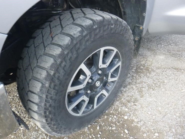 2015-toyota-tundra-image-13