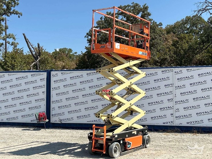 jlg-scissor-lift-image-1