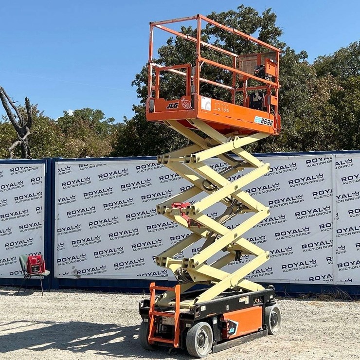 JLG scissor lift