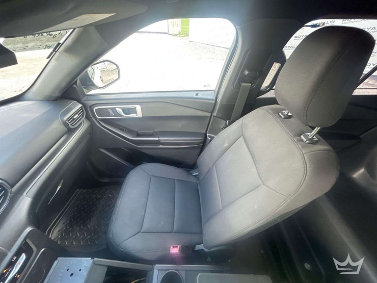 2020-ford-explorer-image-21