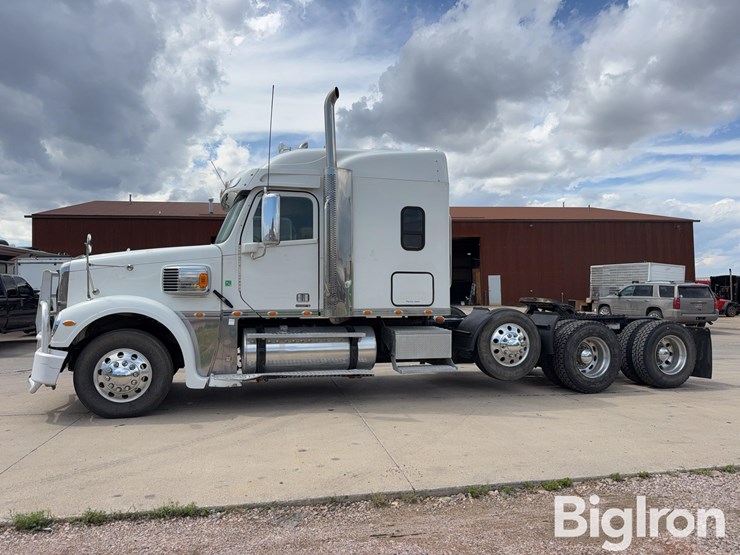 2012-freightliner-coronado-132-image-8