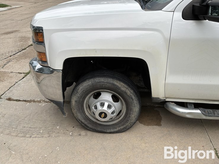 2016-chevrolet-silverado-3500-image-15