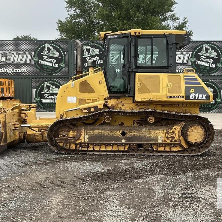 2014 KOMATSU D61EX-23