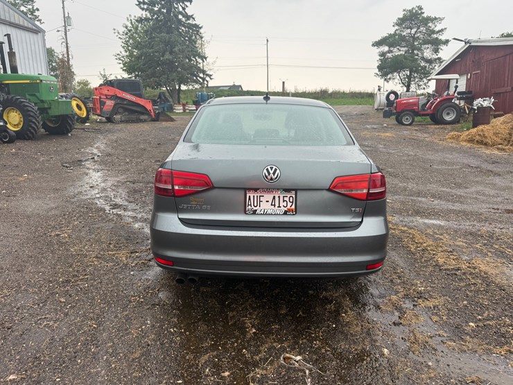 #55-•-2015-volkswagen-jetta-image-4