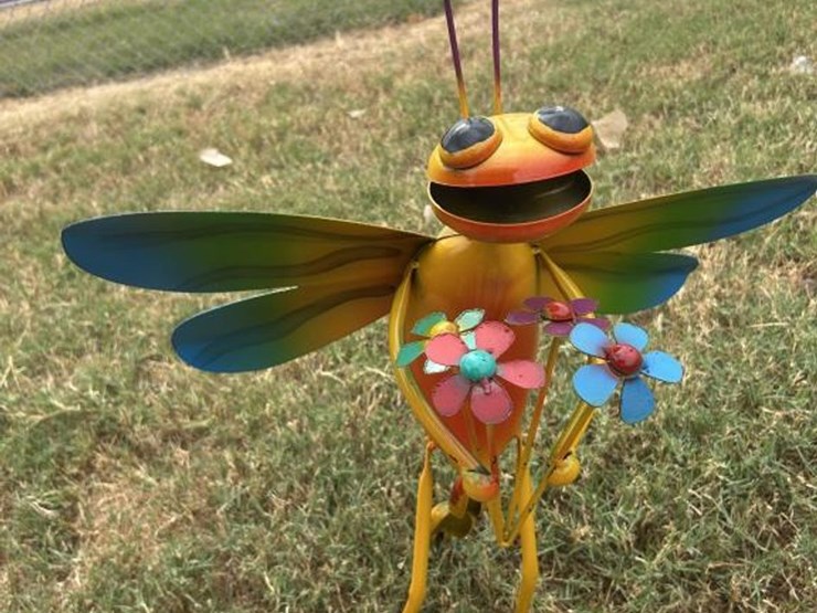 #119-•-metal-art---stand-up-dragon-fly-w/bouquet-flowers-image-3
