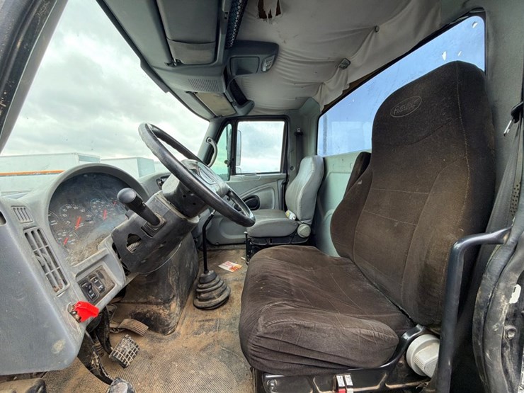 2005-international-durastar-4200-image-7