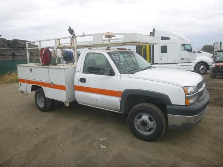2003-chevrolet-3500-image-2