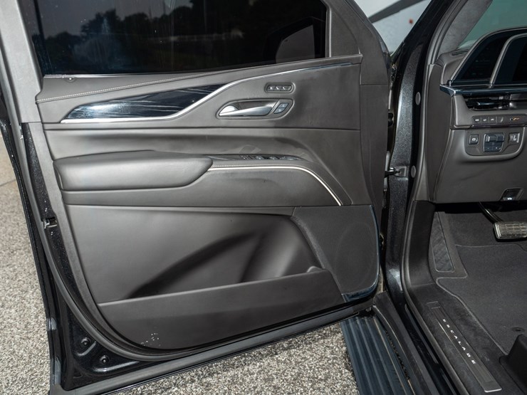 2024-cadillac-escalade-esv-image-39
