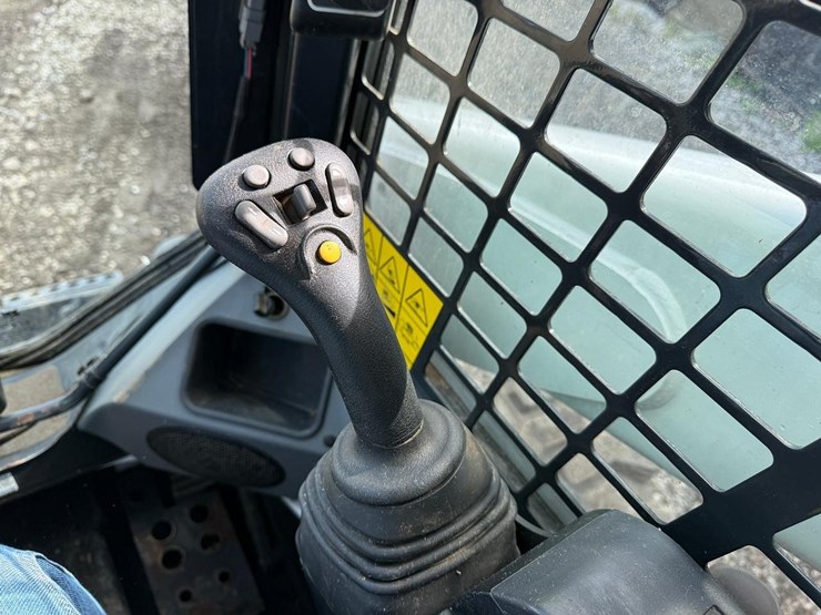 2023-bobcat-s650-image-18