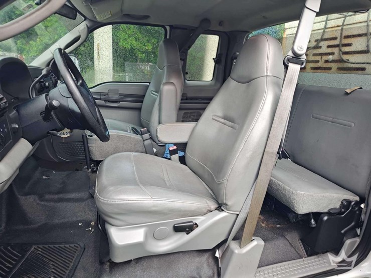 2006-ford-f350-image-17
