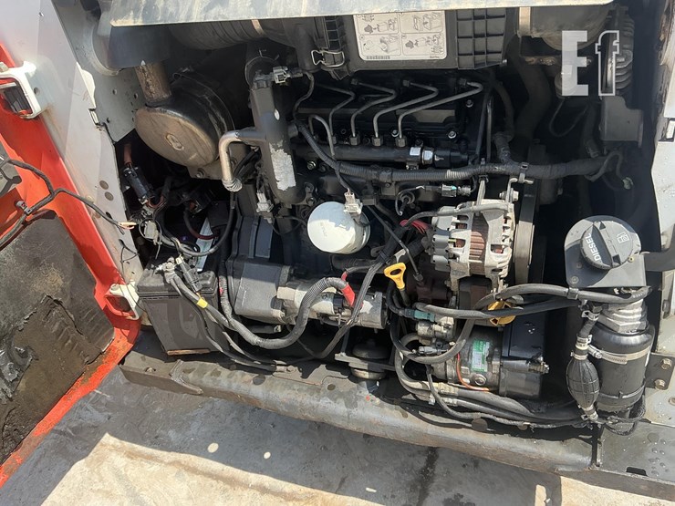 2014-bobcat-s650-image-16
