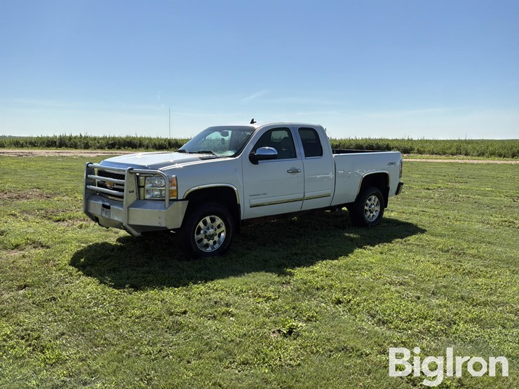 2013-chevrolet-silverado-2500-image-3
