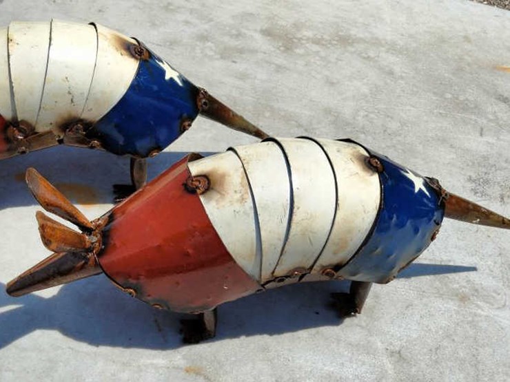 #115-•-metal-art---(2)-small-red,-white-&-blue-armadillos-image-2
