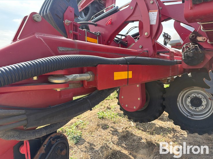 2015-titan-yieldtrac-tm24r-30-precision-tracked-planter-image-14