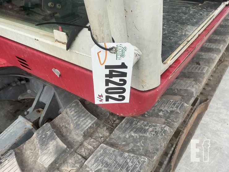 2015-takeuchi-tb290-image-22