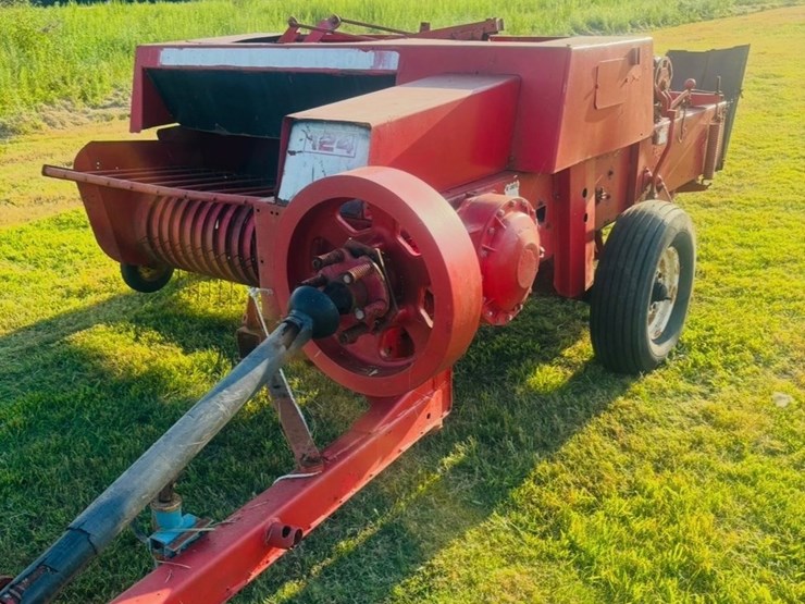massey-ferguson-124-image-1