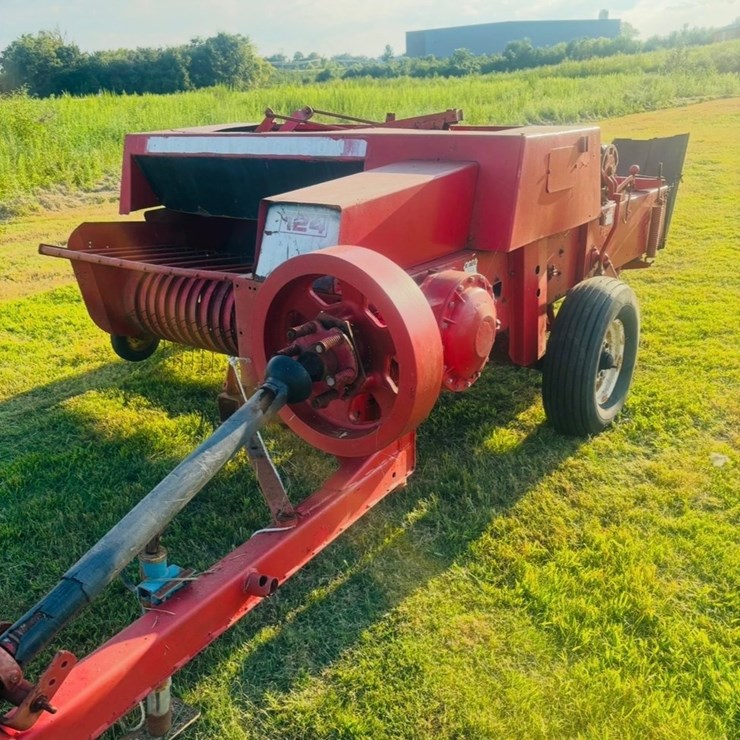 MASSEY-FERGUSON 124