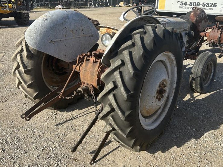ford-tractor-image-4