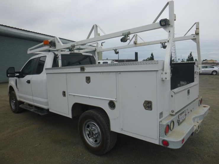 2021-ford-f350-image-4