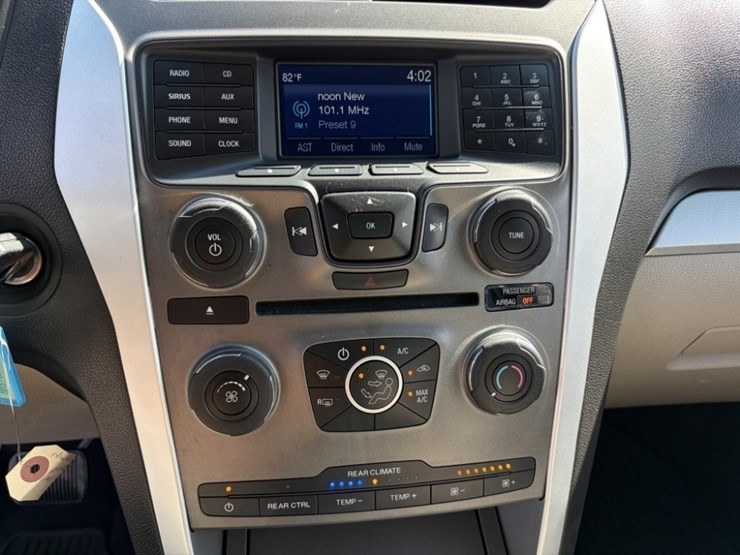 2015-ford-explorer-xlt-image-27