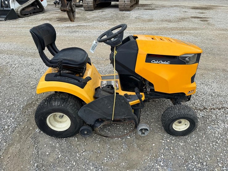2015-cub-cadet-xt1-lt42-image-1